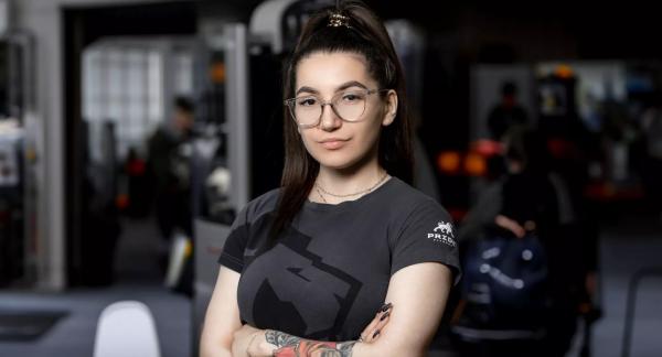 Как правильно и безопасно выполнять становую тягу сумо? Как правильно и безопасно выполнять становую тягу сумо?