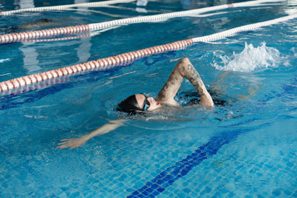 Йога при сколиозе для начинающих: упражнения, польза, противопоказания